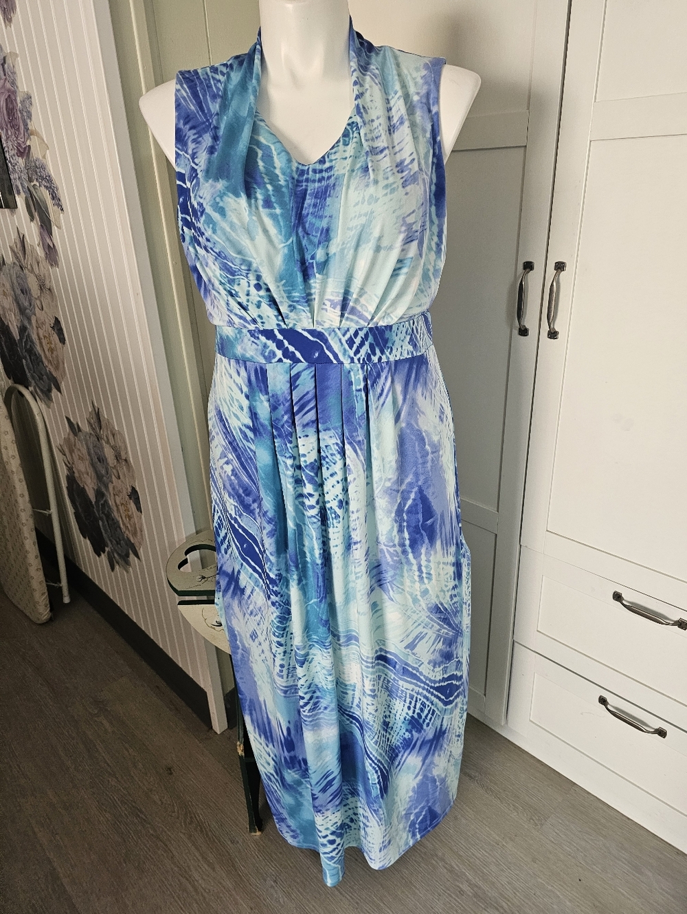 Chicos Size 2 (12/14) Maxi Dress Blue White Tie Dye Sleeveless Stretch V-Neck